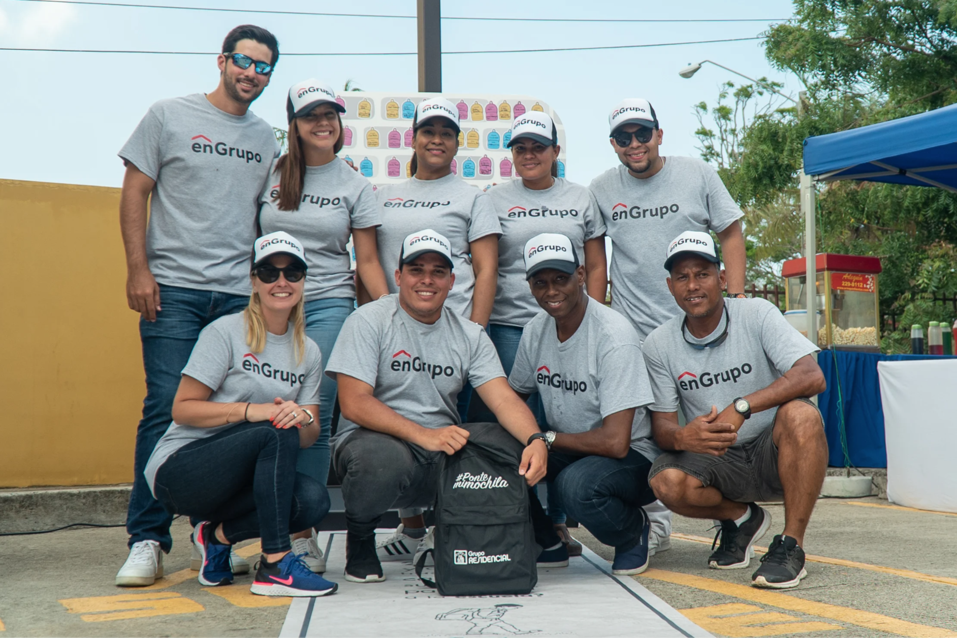 Equipo de Grupo Residencial en actividad de responsabilidad social empresarial.
