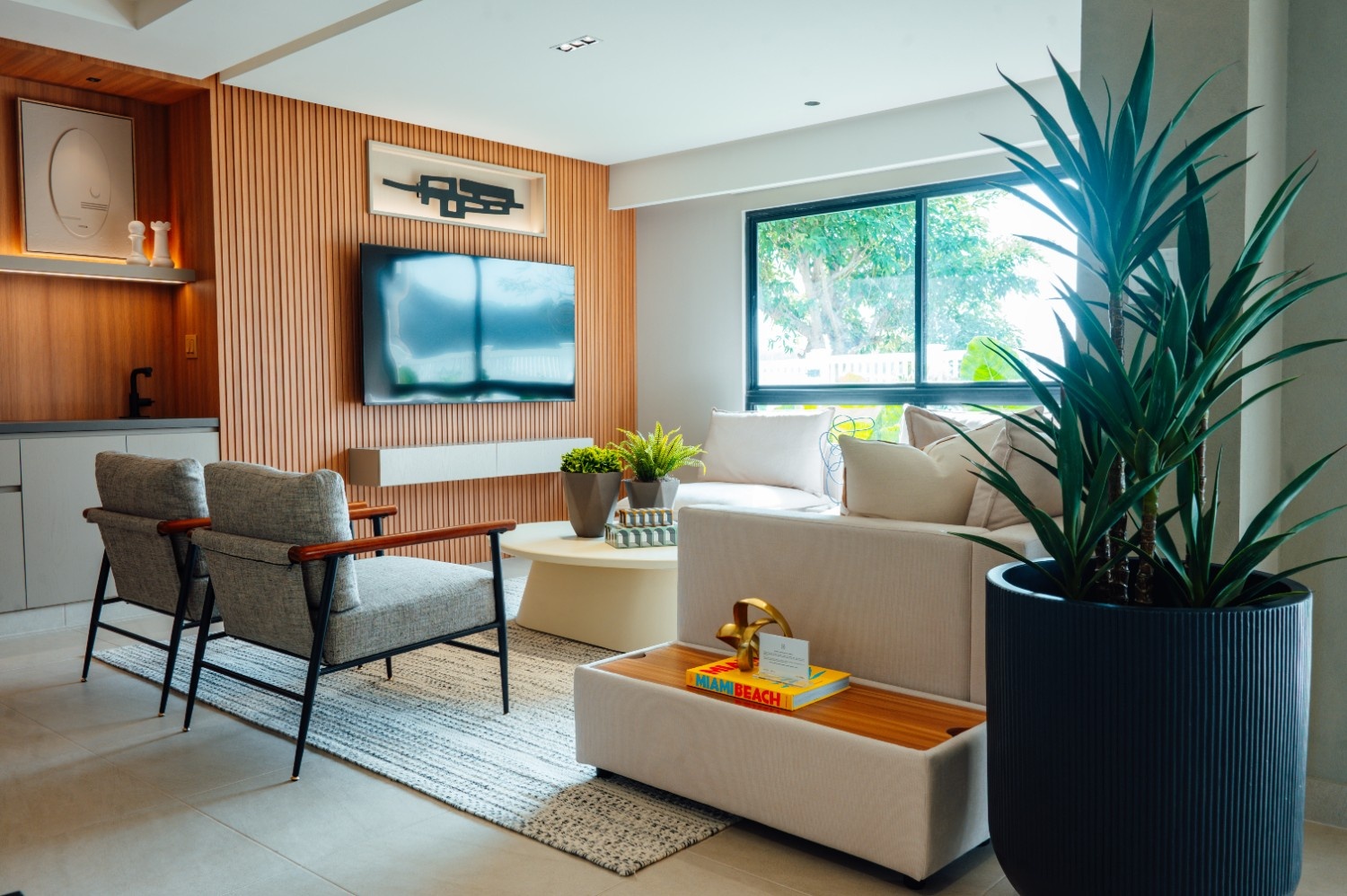 Interior de la casa modelo del residencial Noura en Paseo del Norte.