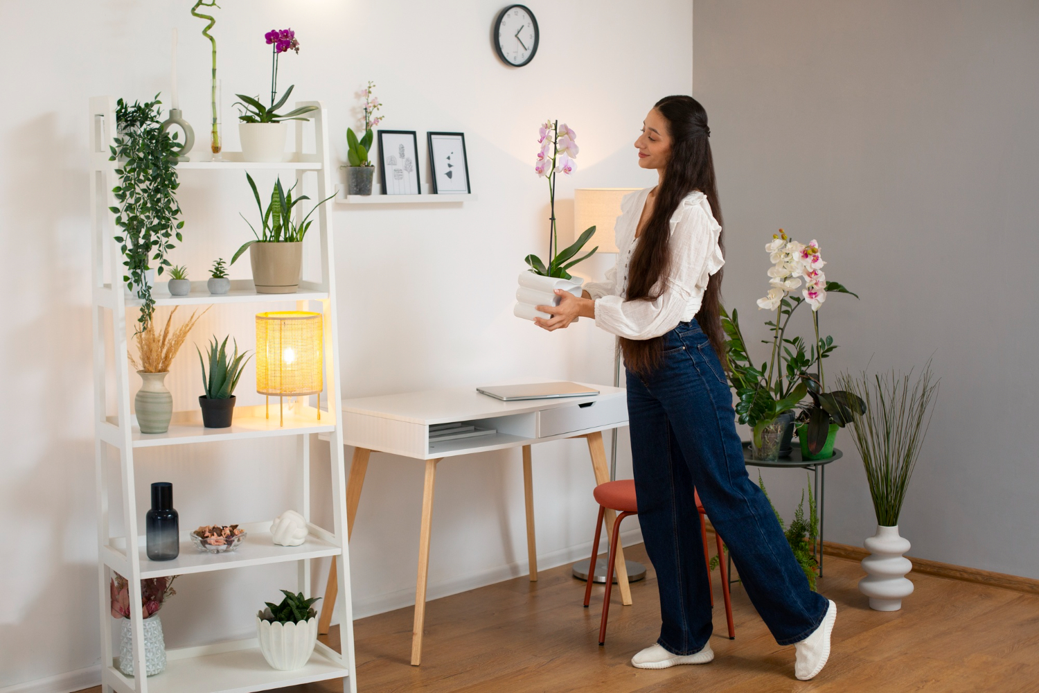 Hogar moderno y minimalista con espacios limpios y ordenados 